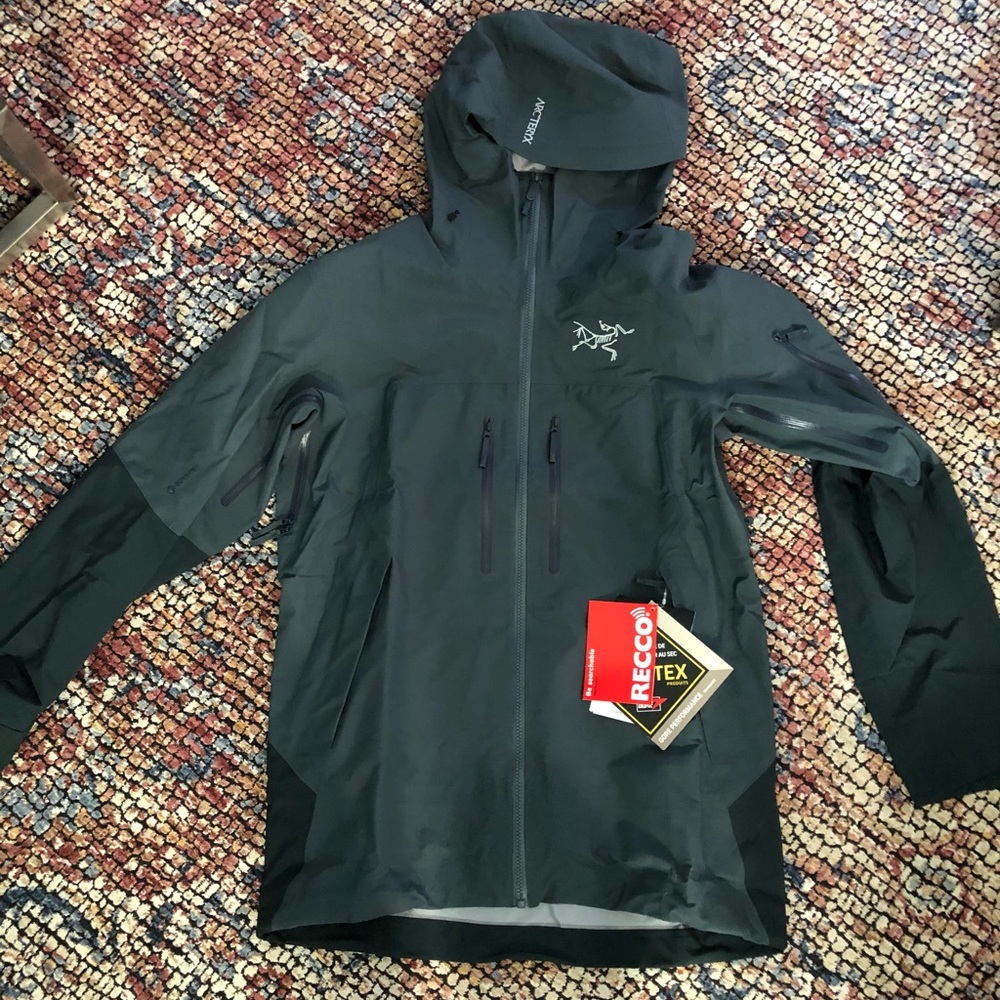 NWT Ski Jacket with GORE-TEX PERFORMANCE 🏂🎿